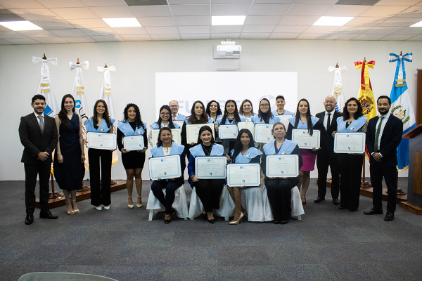 Ceremonia de entrega de diplomas Guatemala. 